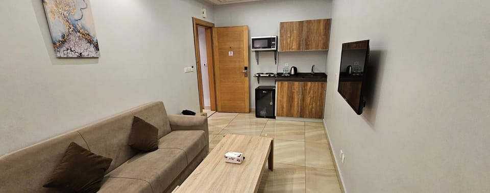 Basic Suite, City View | In-room safe, soundproofing, iron/ironing board, free WiFi