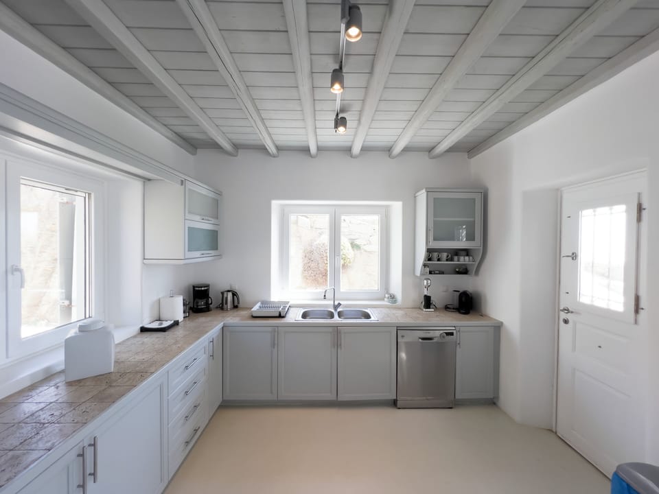 Luxury Villa, Sea View | Private kitchen | Electric kettle, toaster