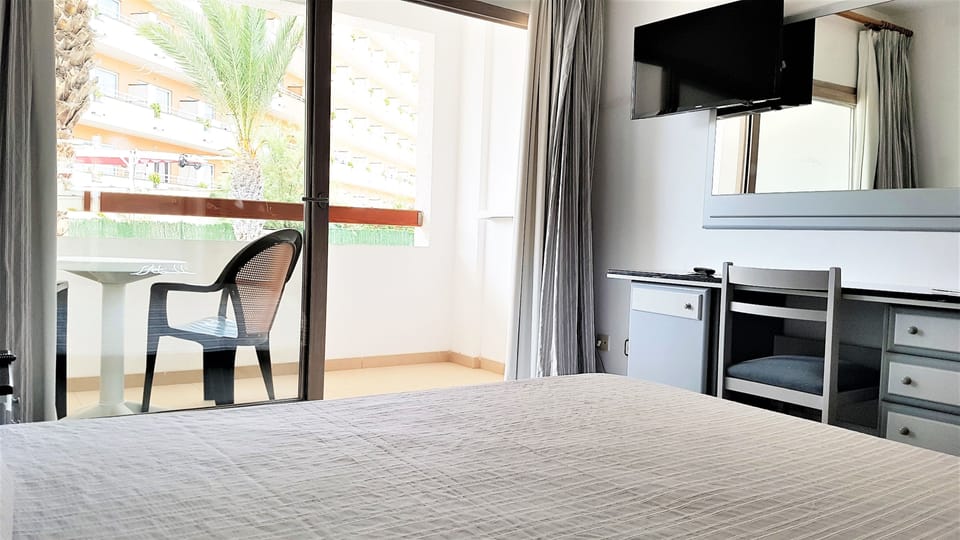 Economy Room, Balcony | Desk, WiFi (free)