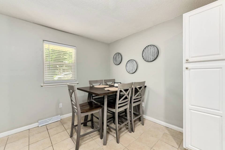 Dining table - seats 5