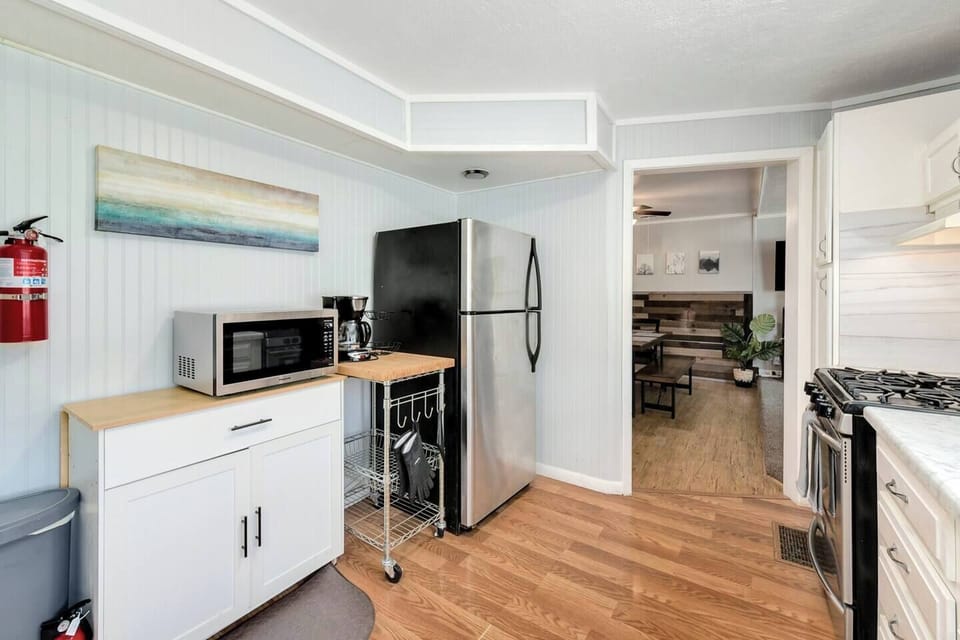 Large kitchen with gas stove