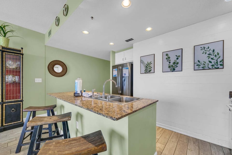 Condo, Multiple Beds (Sterling Reef 905) | Private kitchen | Oven, toaster