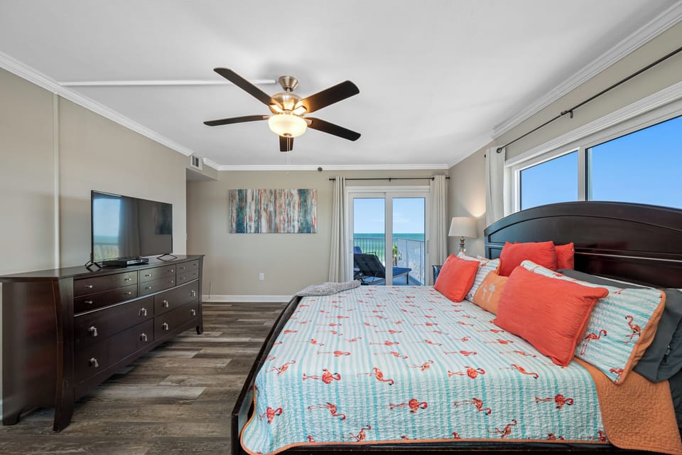 Primary Bedroom Suite with balcony acess