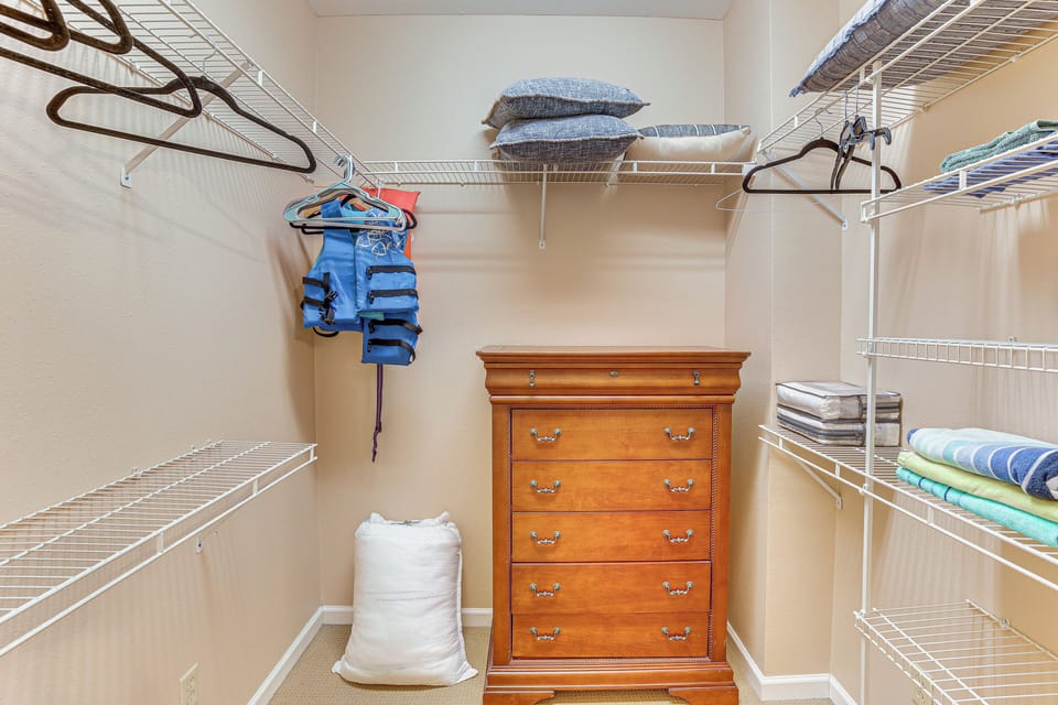 Walk-In Closet | Main Level