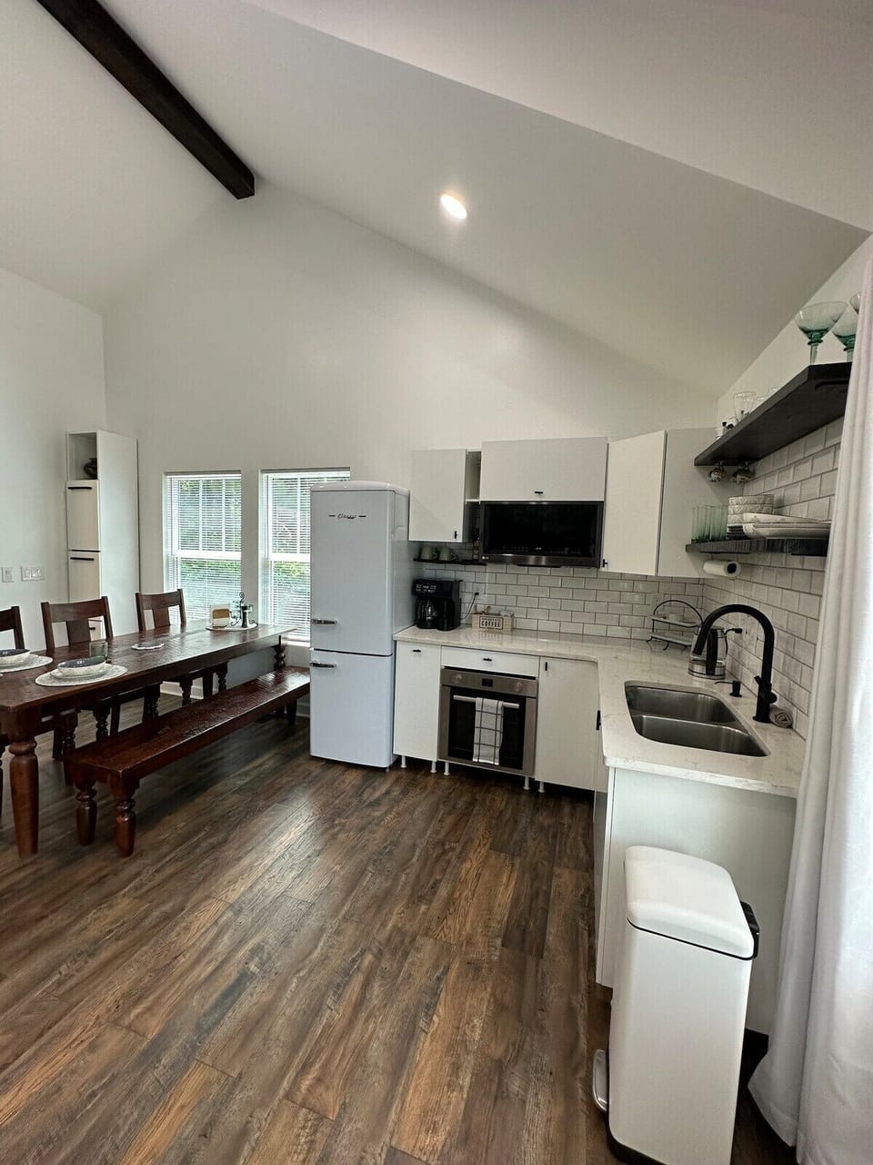 Apartment, Private Bathroom, Garden View (The Loft) | Shared kitchen