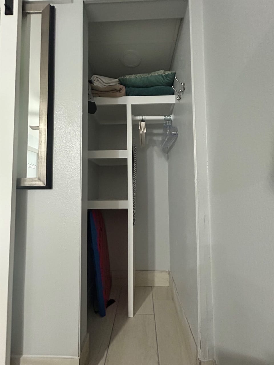 Phenomenal brand new closet with the perfect space to place all of your belongings. 