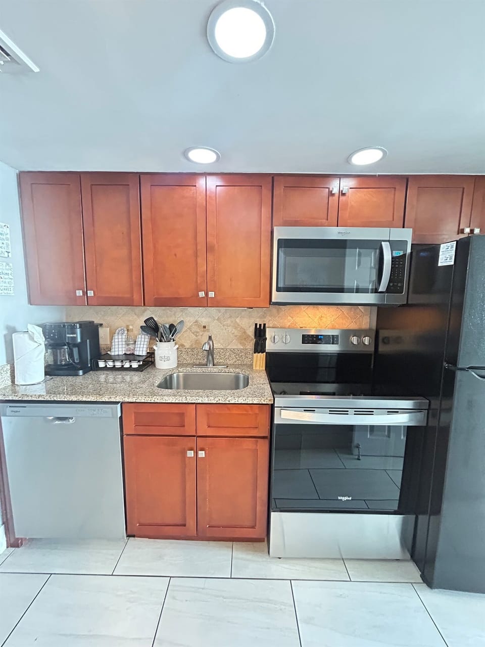 Updated kitchen with keurig/coffee pot duo. 