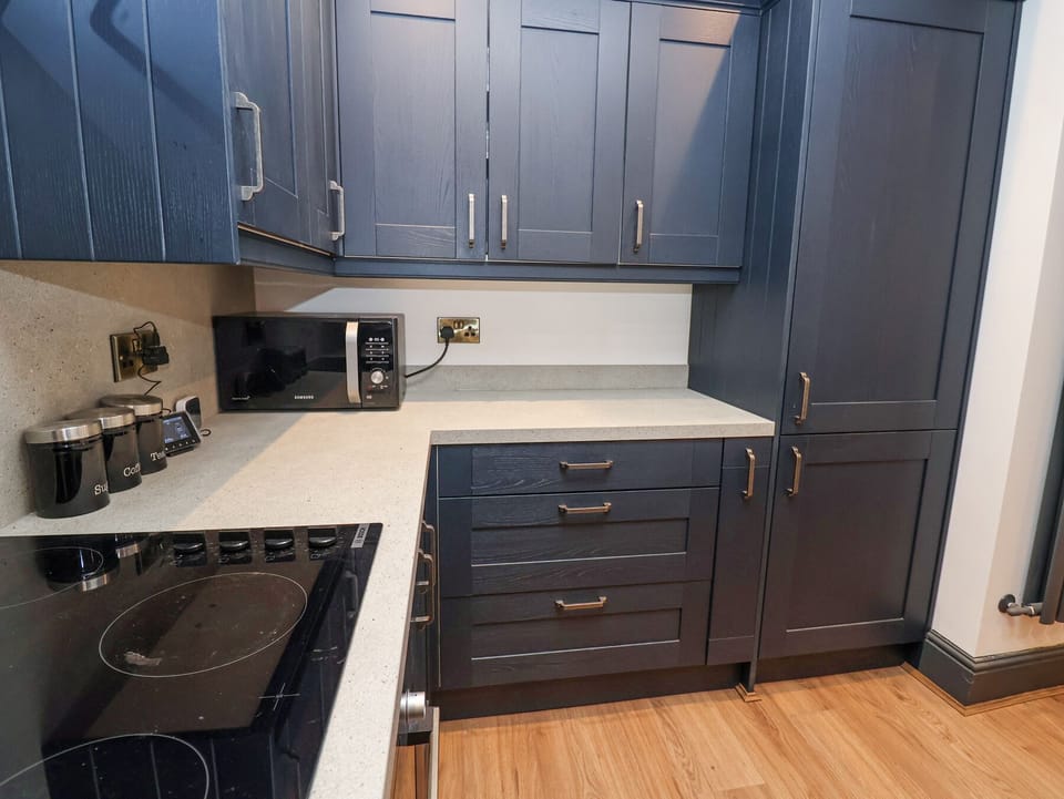 Dishwasher, cookware/dishes/utensils