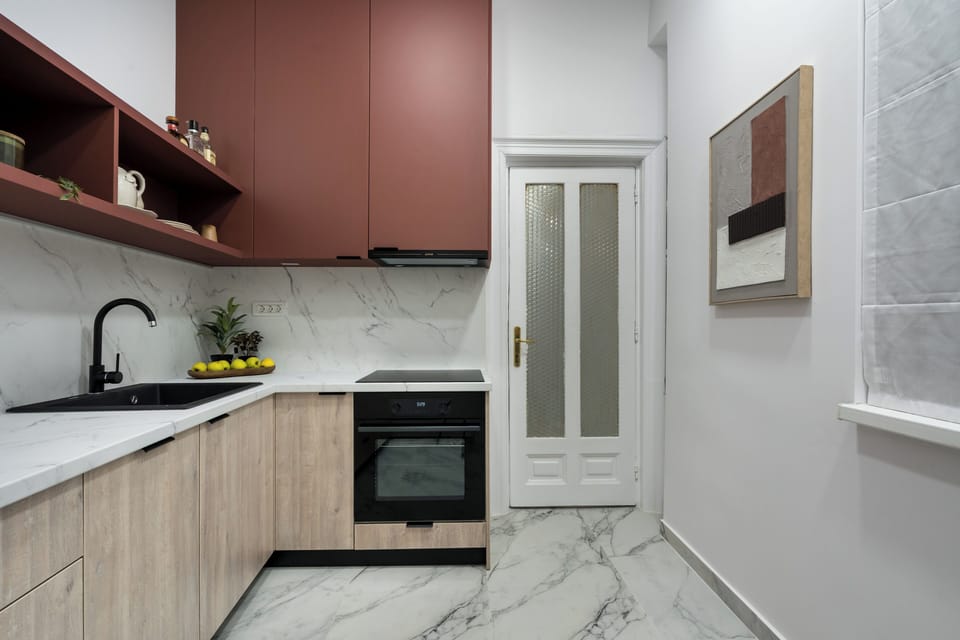 Deluxe Apartment, 3 Bedrooms, Balcony, City View | Private kitchen | Coffee/tea maker, electric kettle