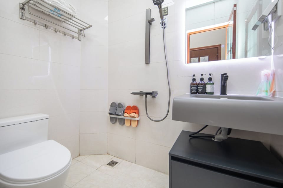 Comfort Twin Room | Bathroom | Shower, hair dryer, slippers, towels