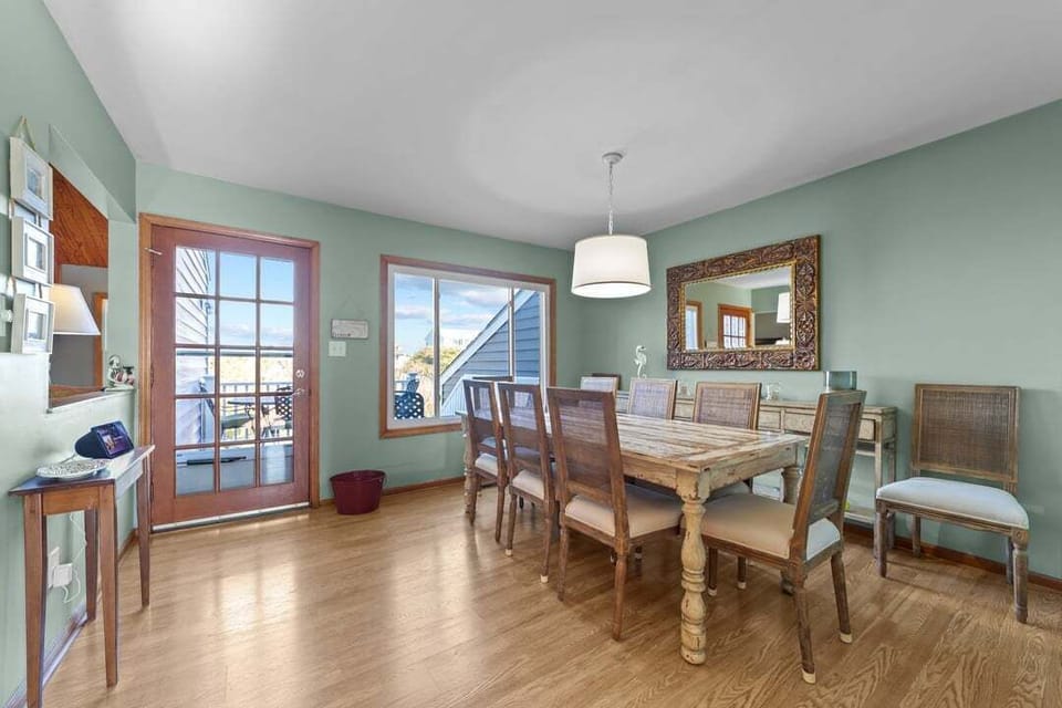 Mid-Level Dining Room with Table (seats 10)