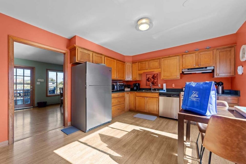 Mid-Level Kitchen with Table (seats 2)