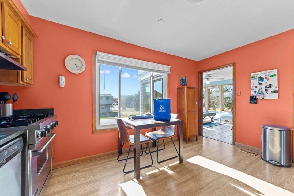 Mid-Level Kitchen with Table (seats 2)