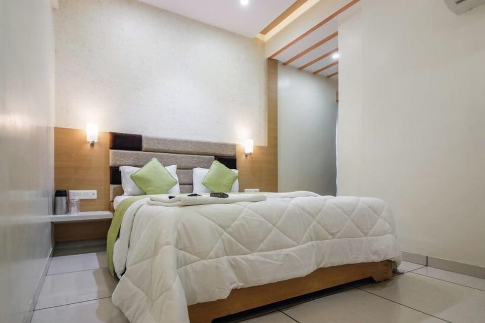 Executive Room | Desk