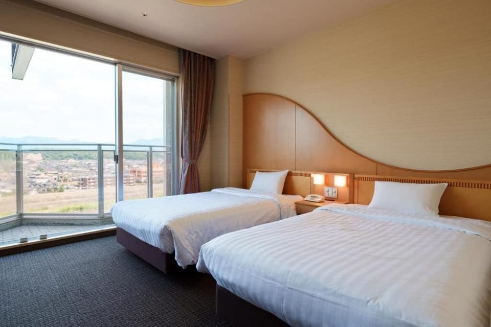 Standard Western-style Twin Room (33sqm) (with Bath and Toilet), Non Smoking | Desk, free WiFi