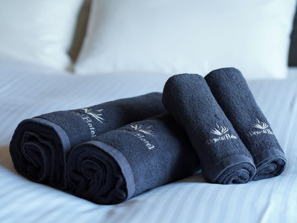 Bathroom towels: One face towel and one bath towel per person