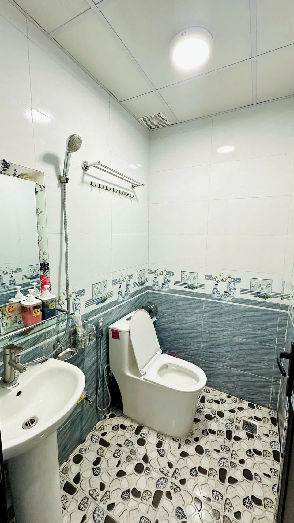 Free toiletries, bidet, soap, shampoo