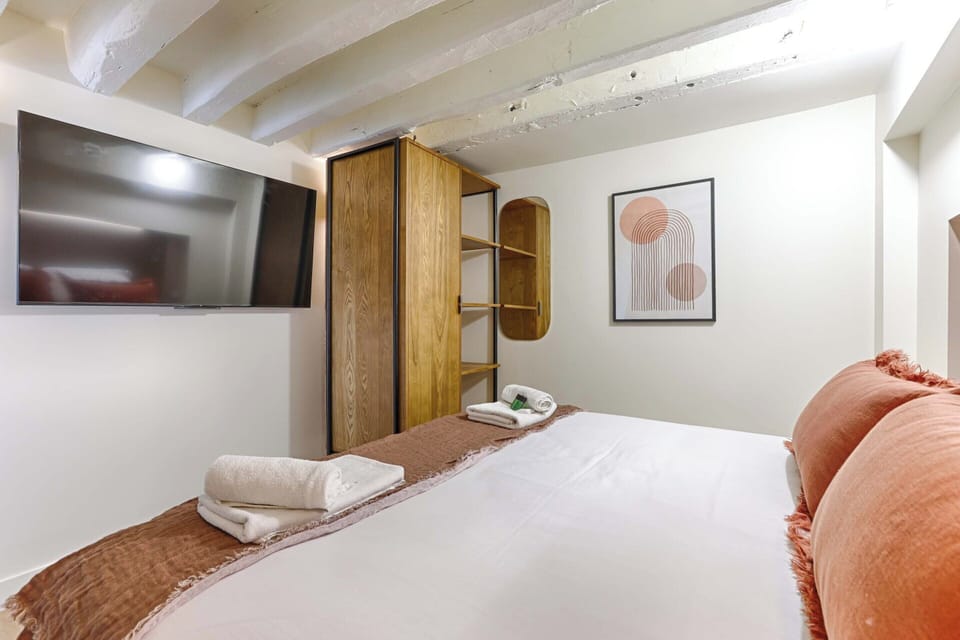 Apartment | 1 bedroom, laptop workspace, iron/ironing board, bed sheets