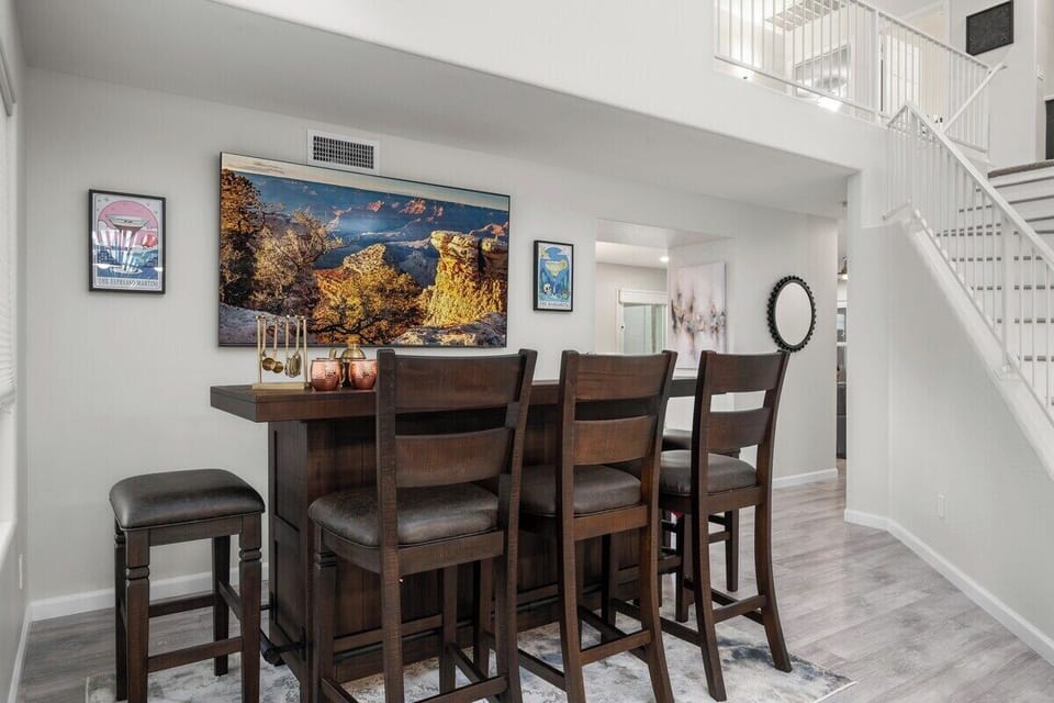 A perfect hangout zone—challenge your crew to a game of pool or sip a cocktail at the bar.