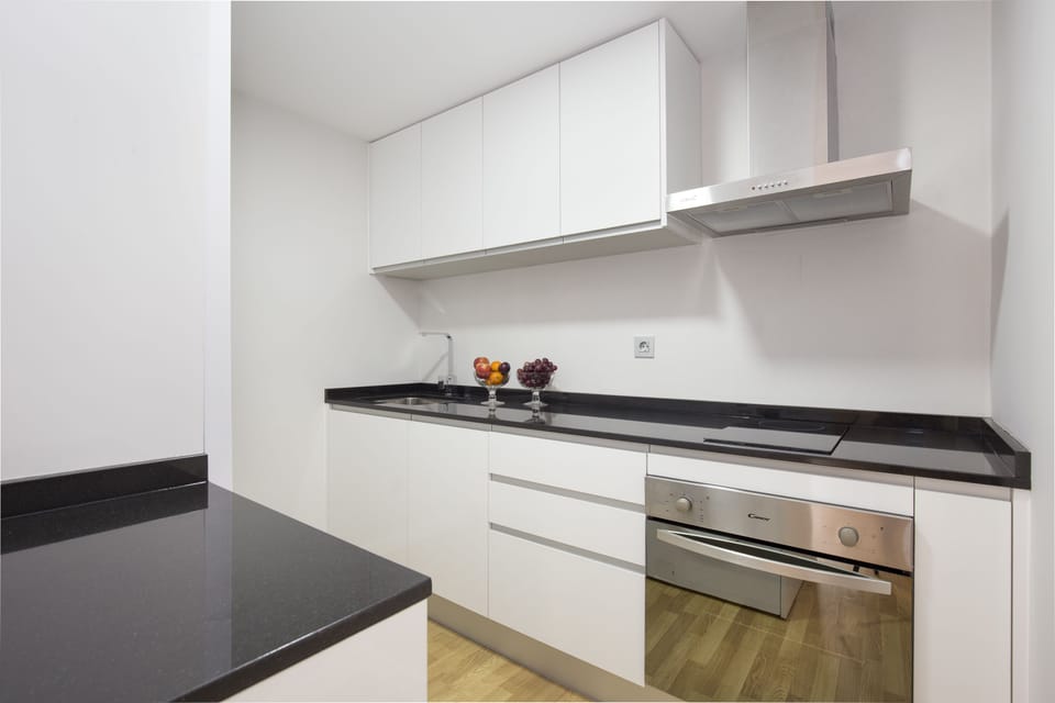 Superior Apartment, 2 Bedrooms, City View | Private kitchen