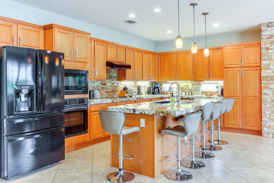 Kitchen | Nespresso & Drip Coffee Makers | Toaster | Cooking Basics