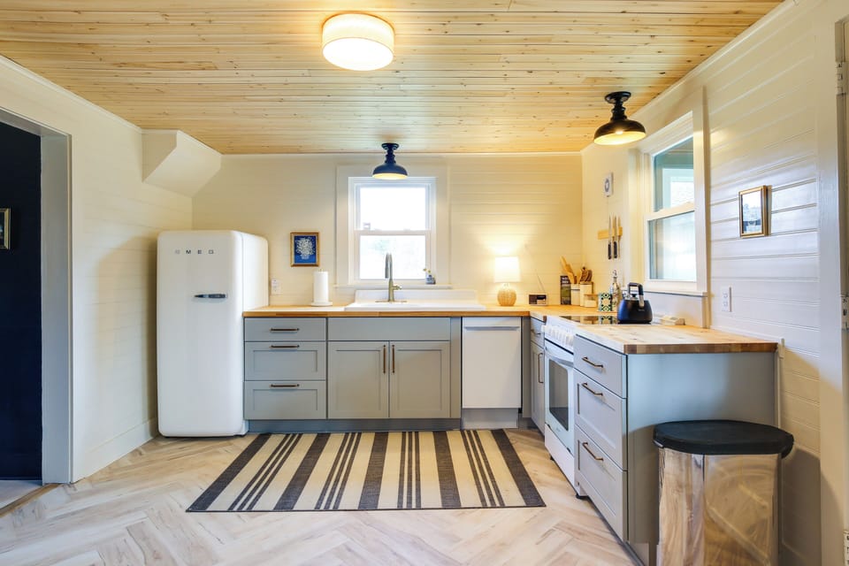 Kitchen | 1st Level | Drip Coffee Pot | Nespresso | Toaster
