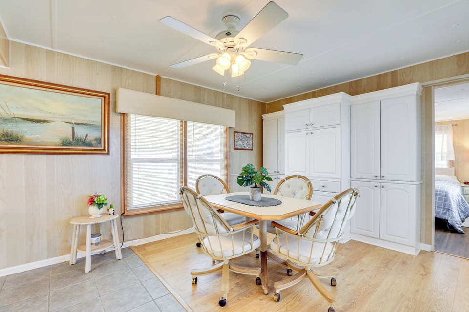 Dining Area | Dishware/Flatware