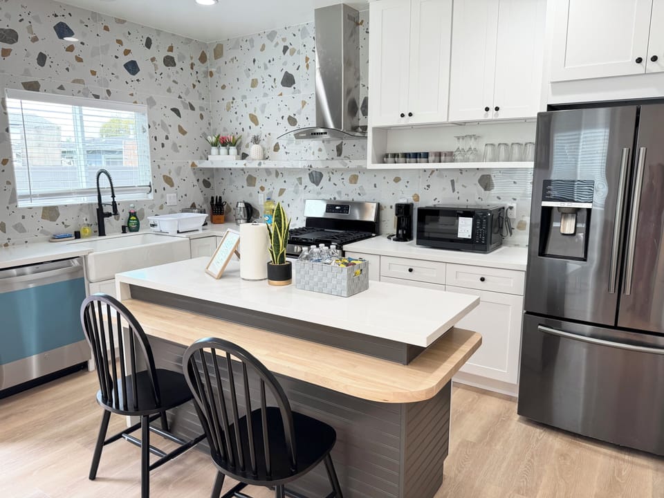 Kitchen + Dining Counter