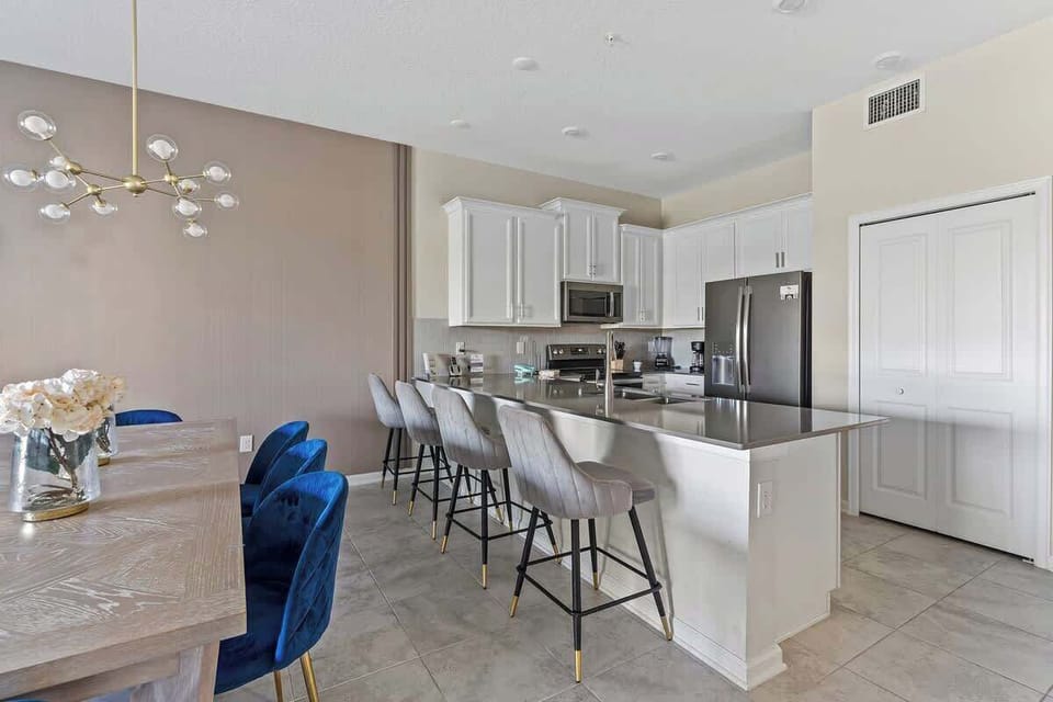 Bright and fully equipped kitchen