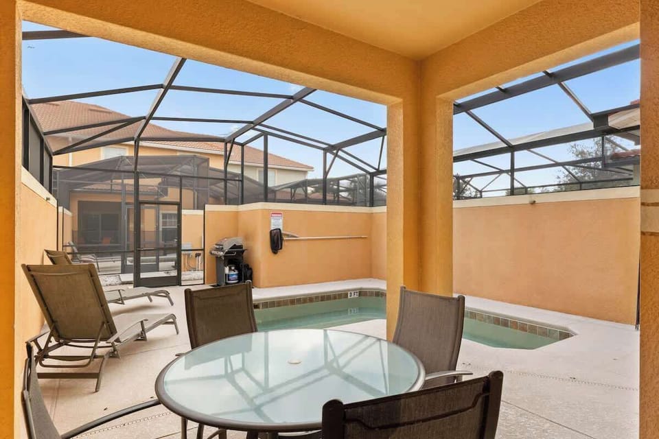Enjoyable and Charming Pool Area