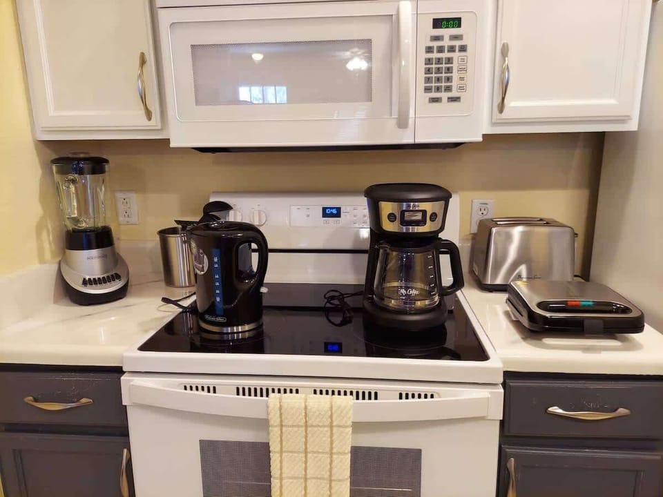 Kitchen small appliances 