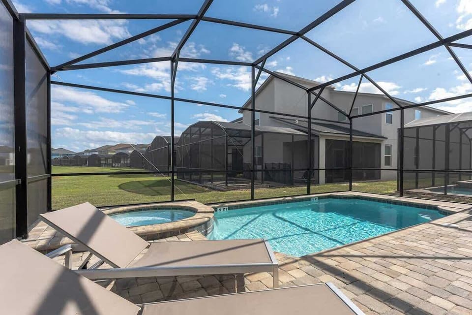 South-facing swimming pool. Enjoy this amazing pool and this beautiful view.   