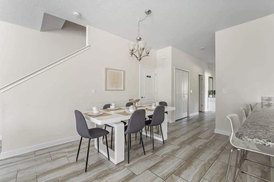 Comfortably seats 6, perfect for family dinners.