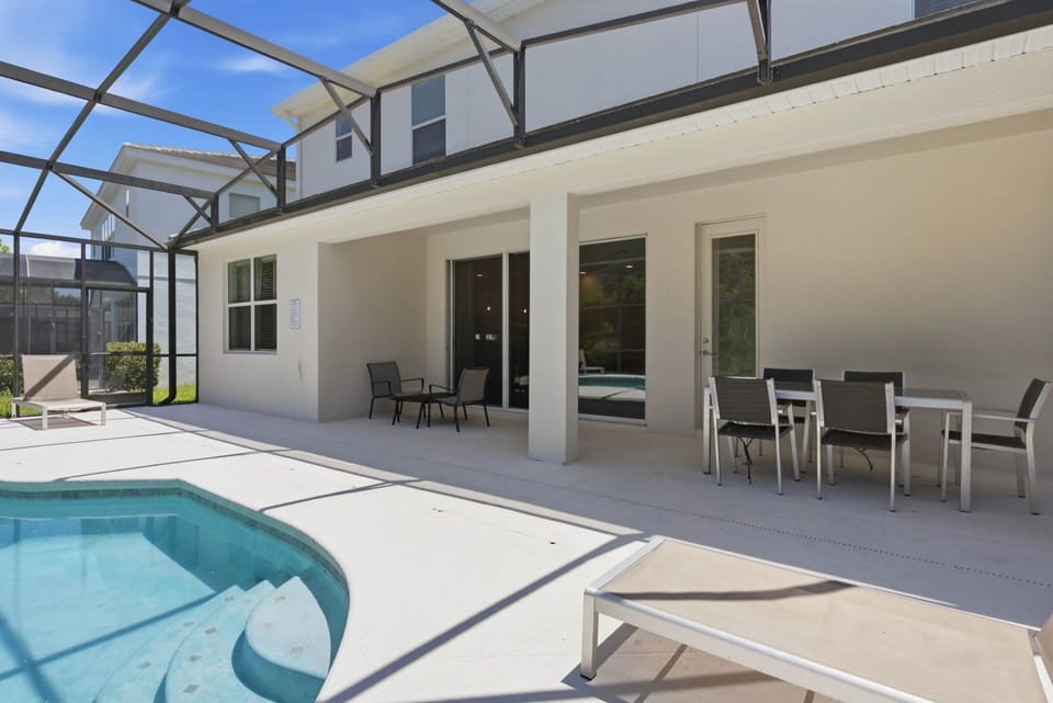 Relax in our large pool area with your family, memories that will last a lifetime.