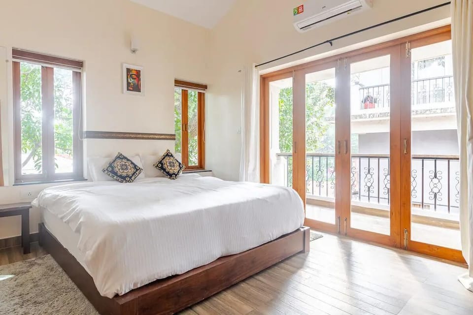Family Room | Premium bedding, in-room safe, desk, laptop workspace