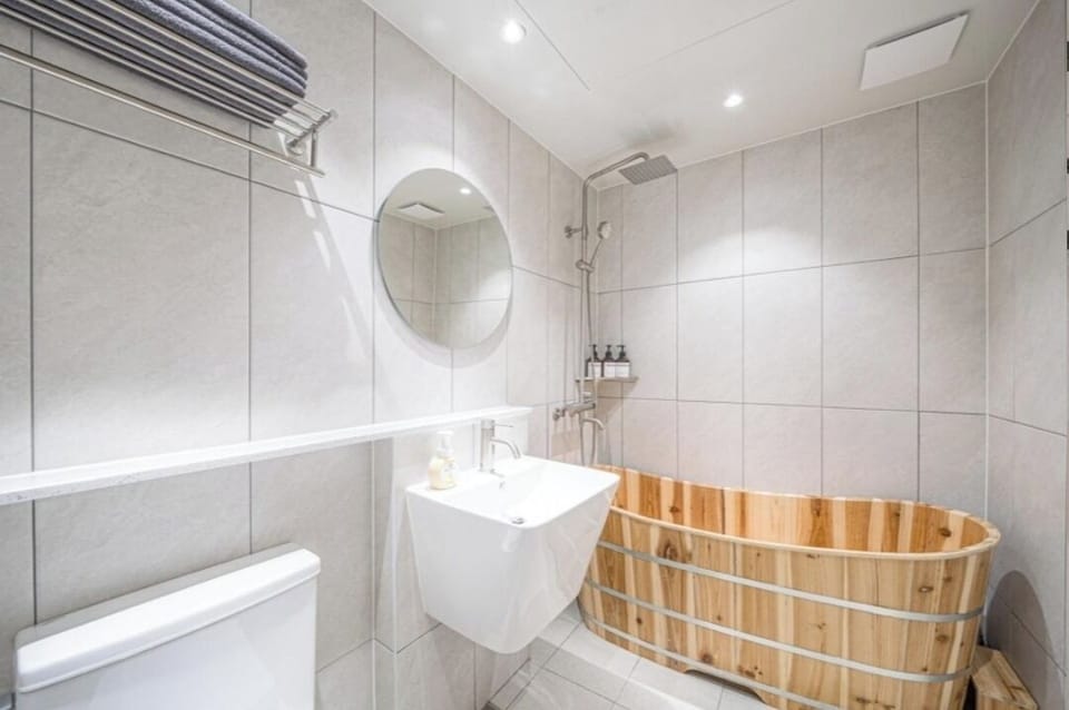 Queen Room Spa | Free WiFi