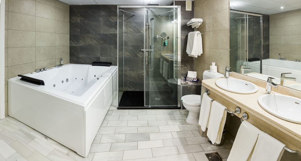Junior Suite, 1 Queen Bed with Sofa bed | Bathroom | Designer toiletries, hair dryer, bidet, towels