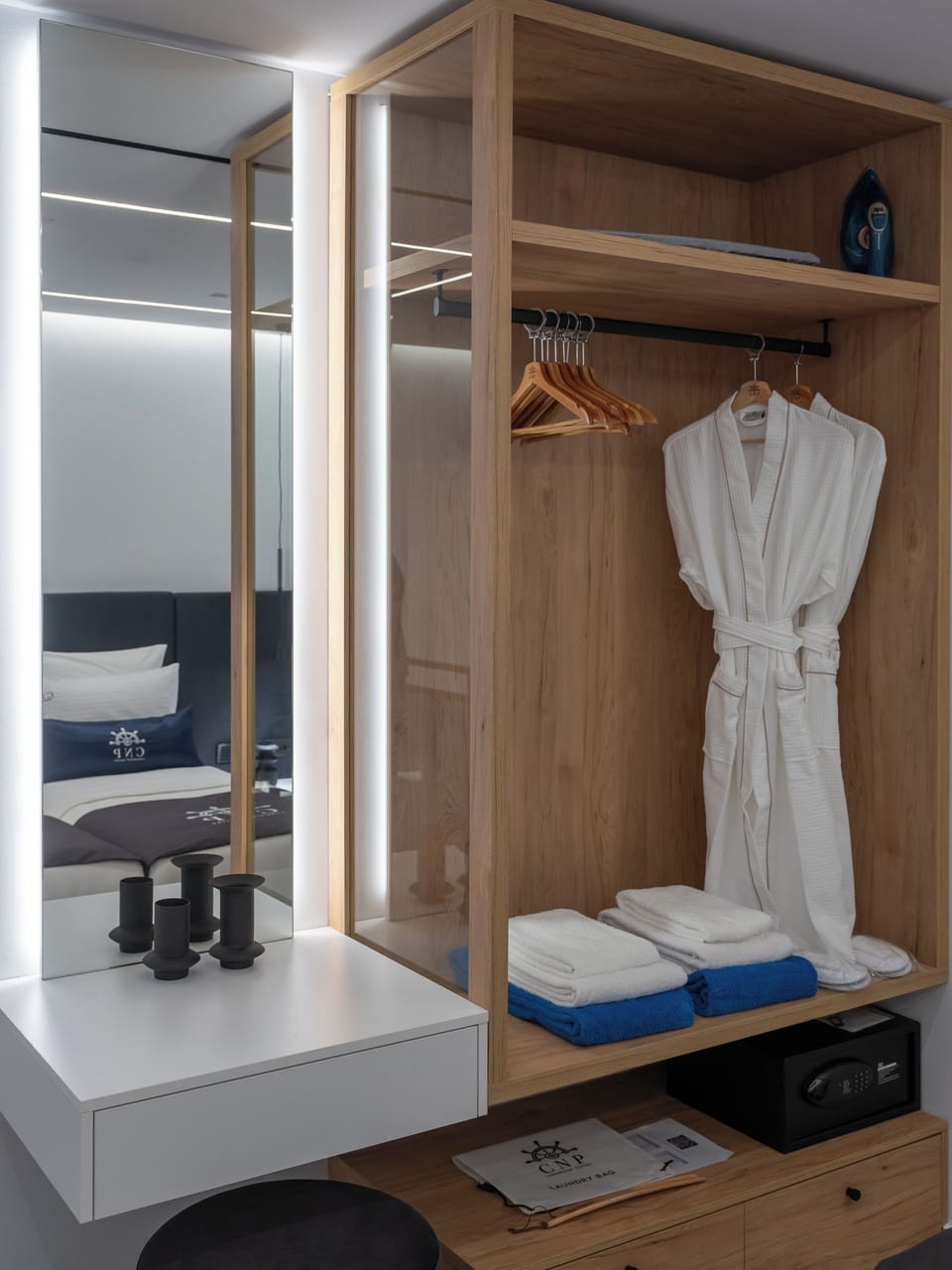 Odysseus | Premium bedding, memory foam beds, minibar, in-room safe