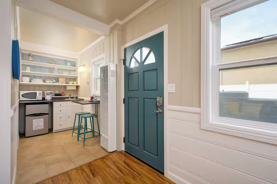 Kitchenette.