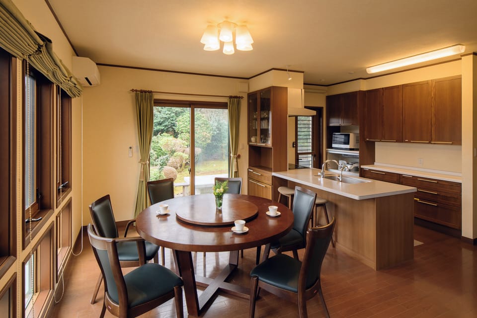 Panoramic Villa, 4 Bedrooms, Mountain View | In-room dining