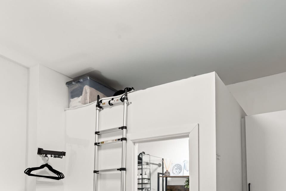 We’ve set up thoughtful storage solutions to make your stay smoother—everything you need, nothing in the way.