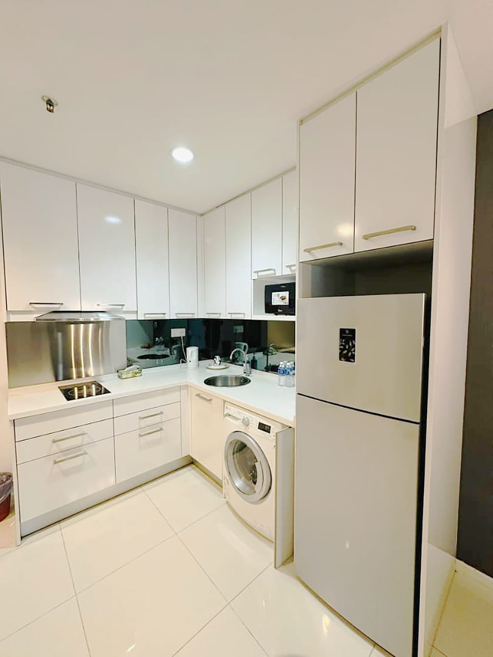 Superior Apartment | Private kitchen | Full-size fridge, microwave, oven, stovetop