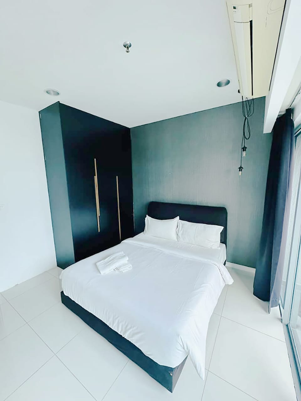 Superior Apartment | Down comforters, pillowtop beds, desk, laptop workspace