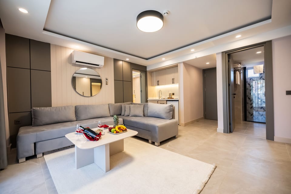 Family Suite | Living area | TV