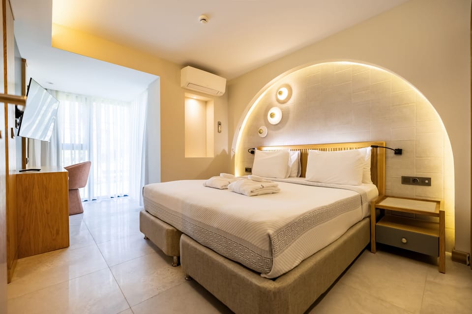Family Suite | 3 bedrooms, minibar, in-room safe, blackout drapes