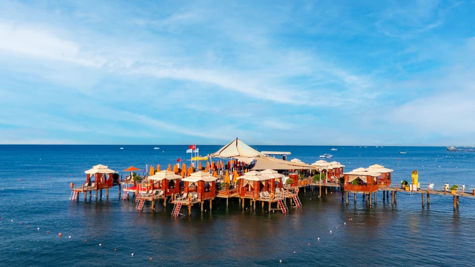 Private beach, free beach shuttle, sun loungers, beach umbrellas