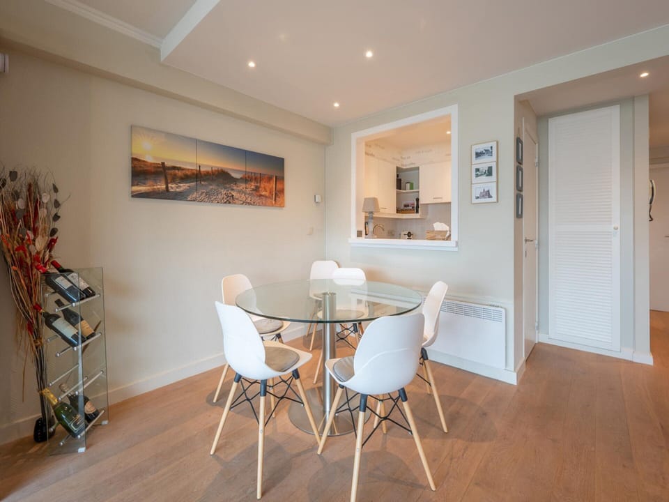 Apartment | Dining