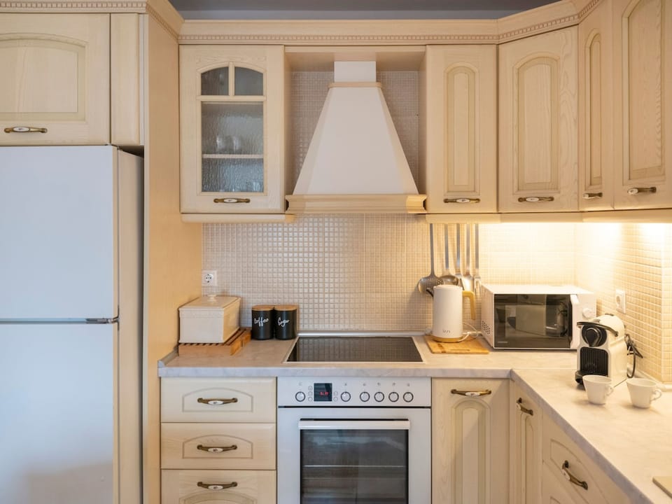 House | 3 bedrooms, desk
