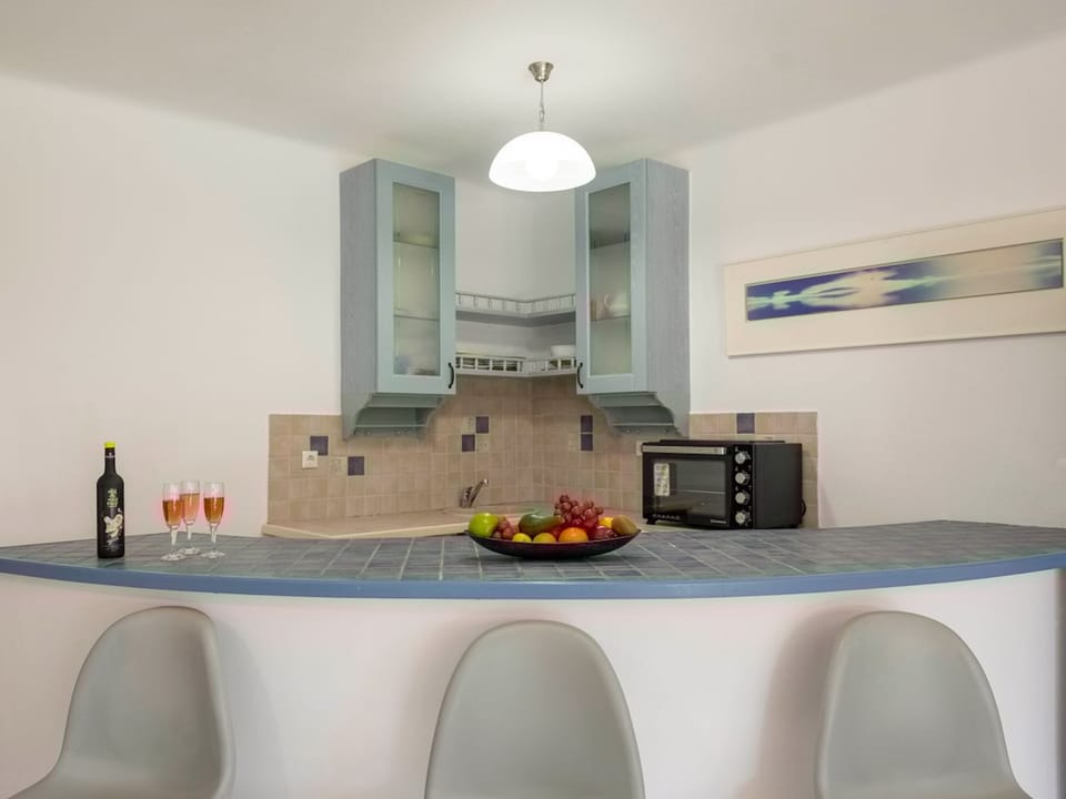 House | 5 bedrooms, desk