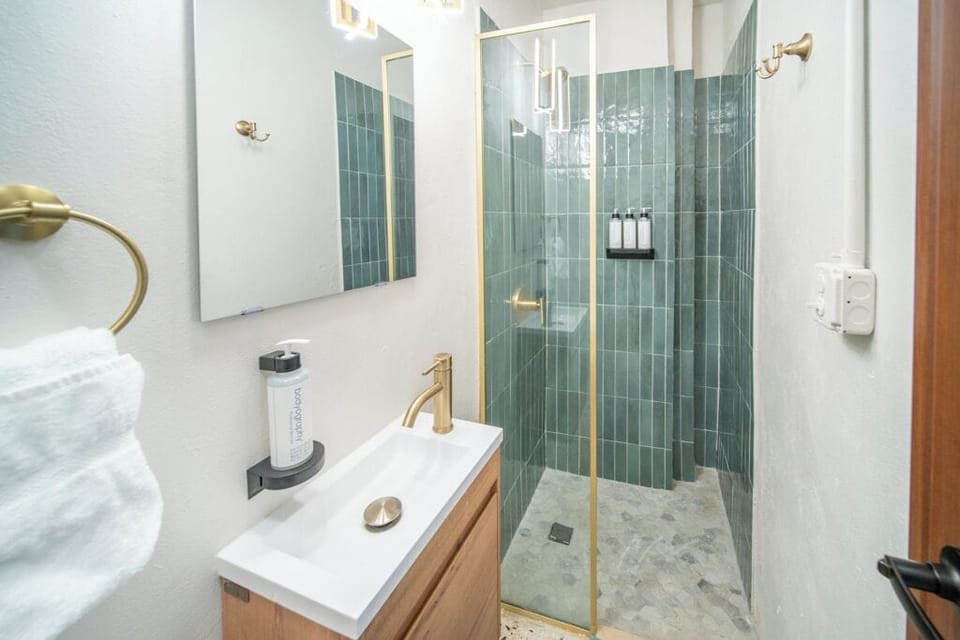 Classic Twin Room | Bathroom